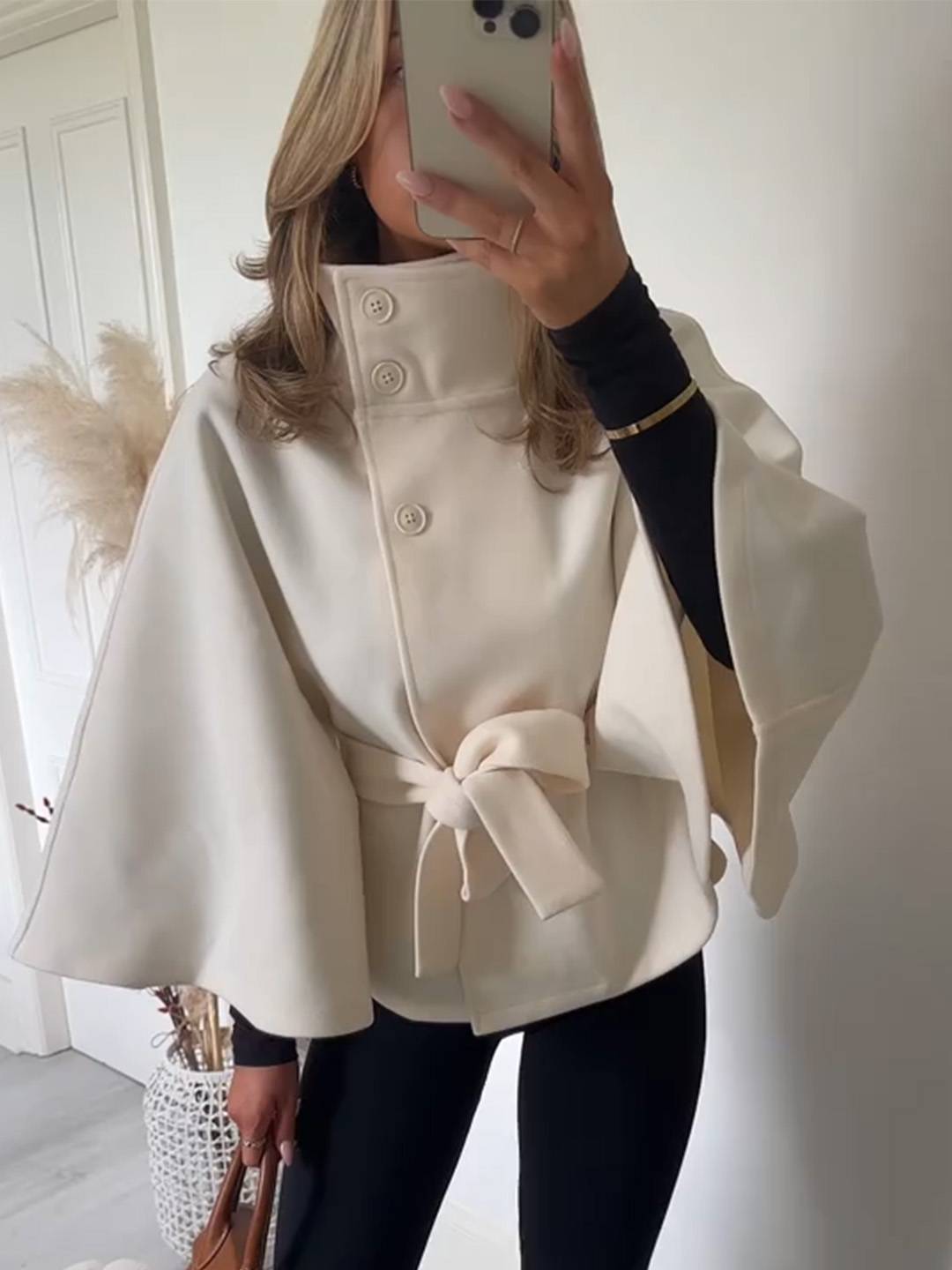 Manteau femme boutonnage ceinture col montant manches cape