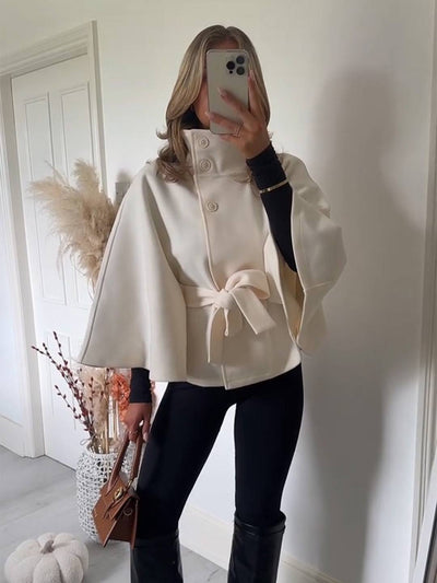 Manteau femme boutonnage ceinture col montant manches cape