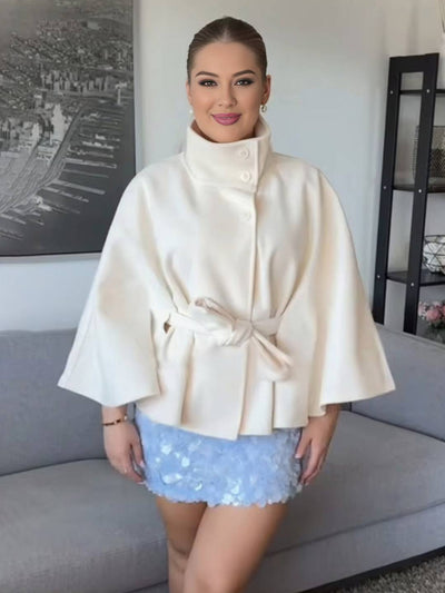 Manteau femme boutonnage ceinture col montant manches cape