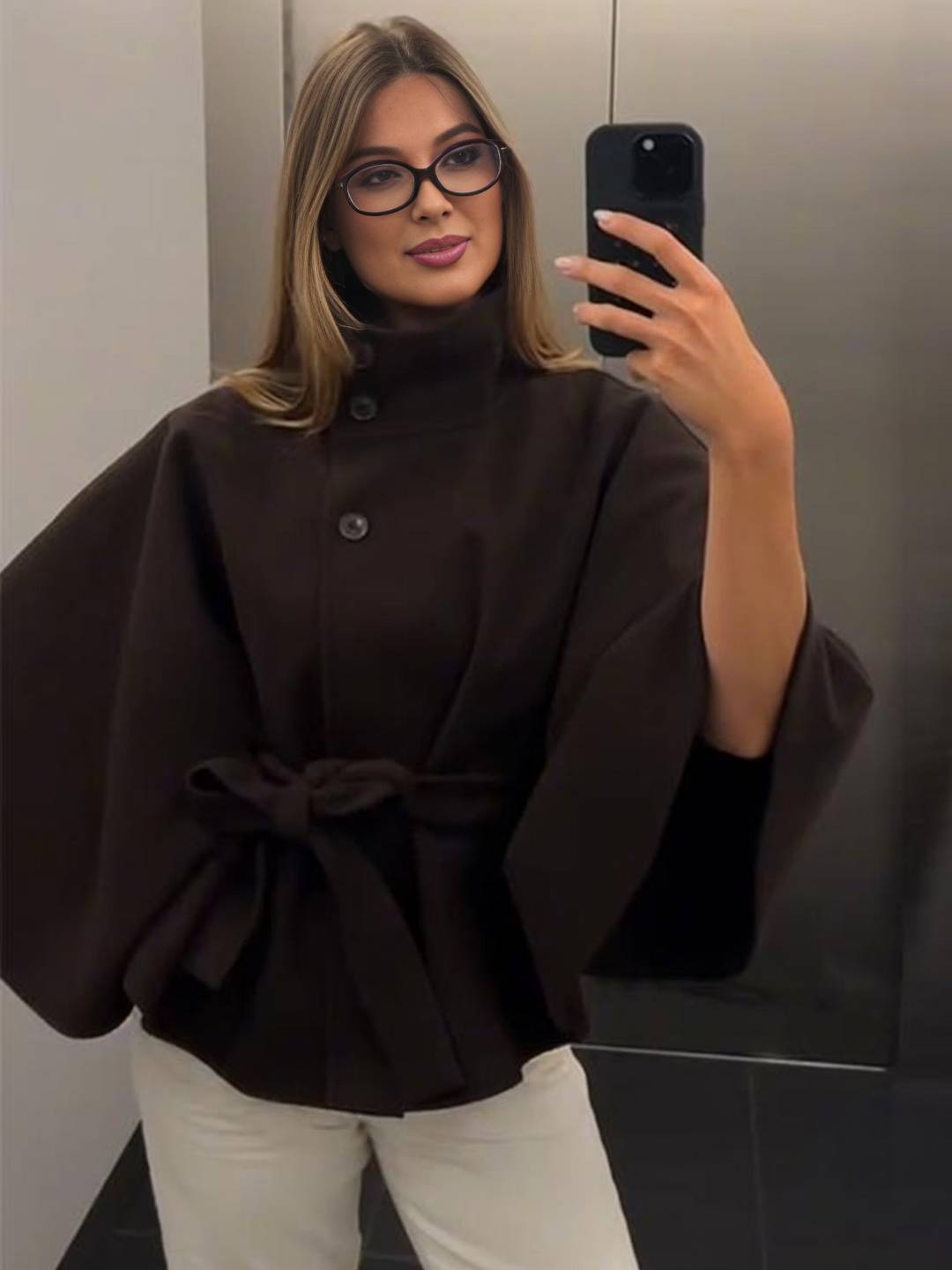 Manteau femme boutonnage ceinture col montant manches cape